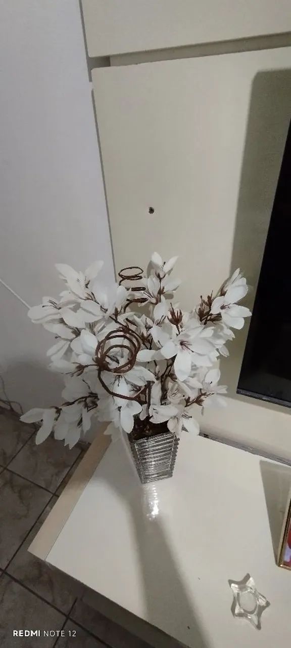 Vaso de vidro com flores artificial  - Foto 3