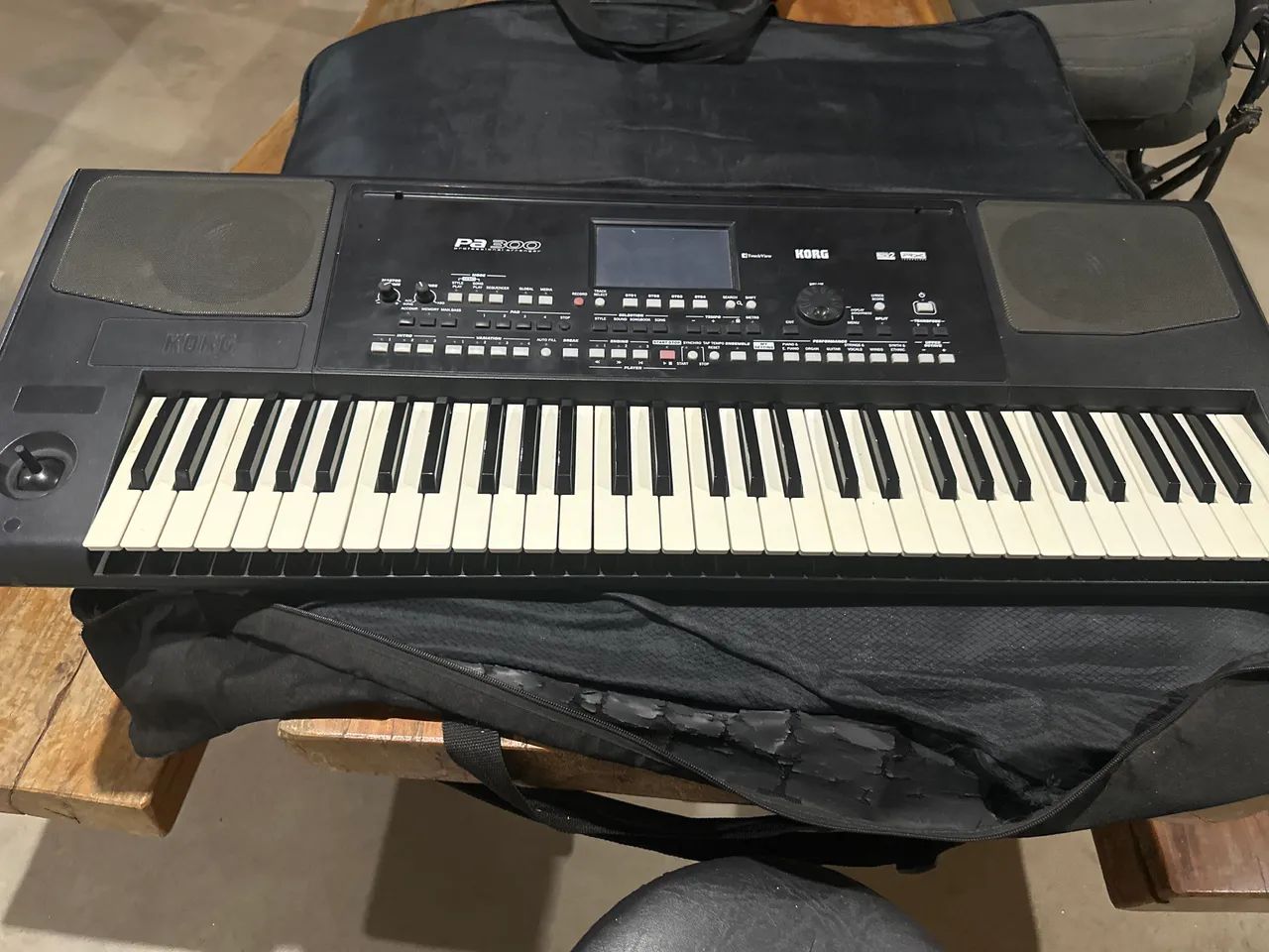 Korg PA300 - Pronto pra tocar - Foto 2