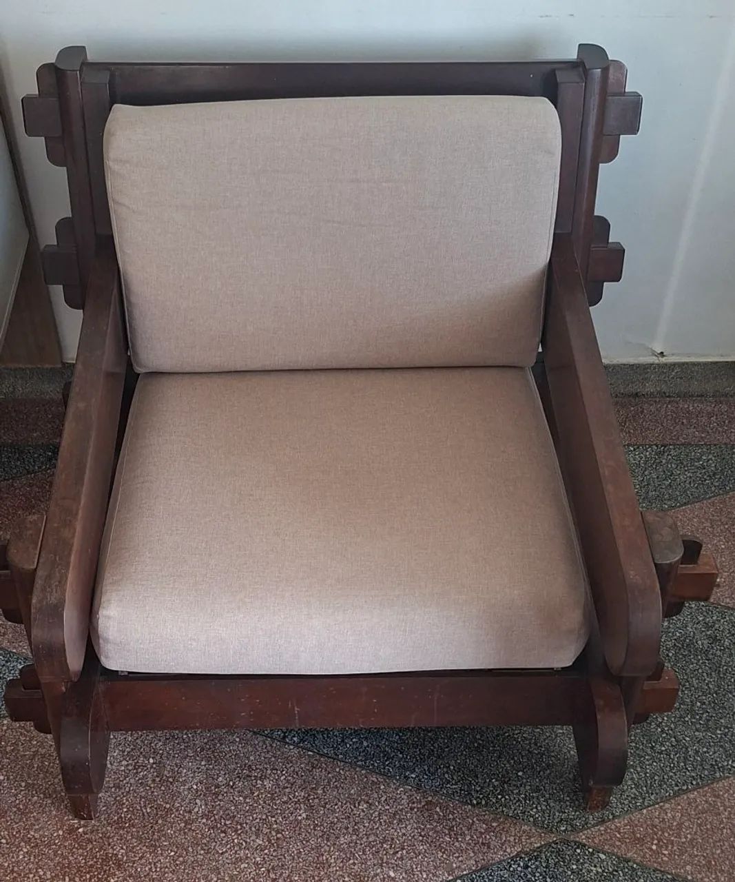 Conjunto com 2 Poltronas + sofa de três lugares, em Madeira Maciça Nobre, Estilo anos 70/8 - Foto 2