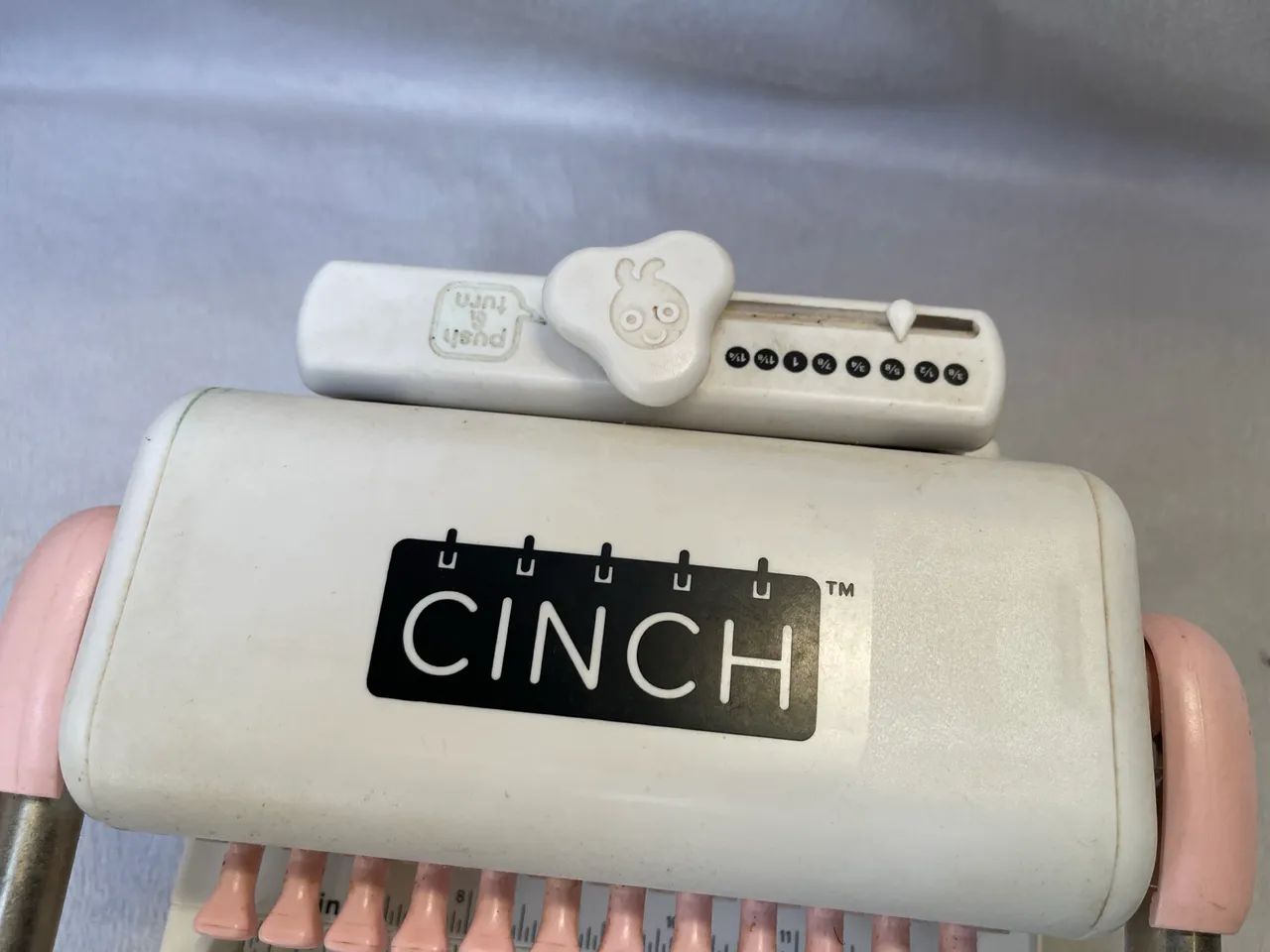Encadernadora The Cinch We R Memory Keepers - Furo Quadrado Em Perfeito Estado  - Foto 4