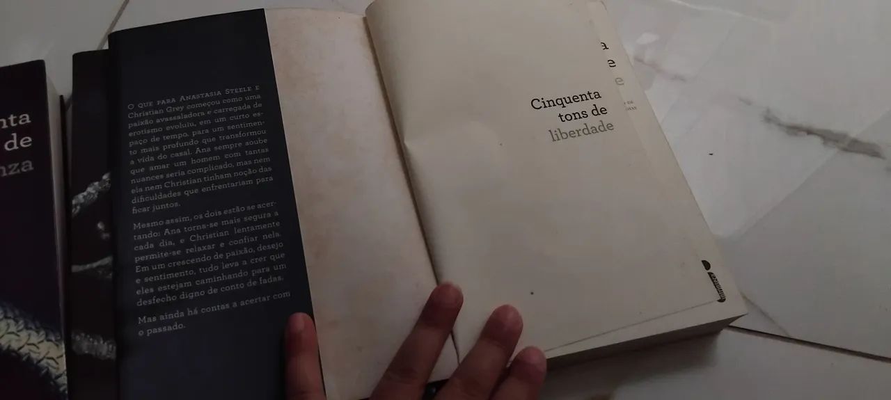 Coleção de livros Cinquenta Tons de Cinza. - Foto 3