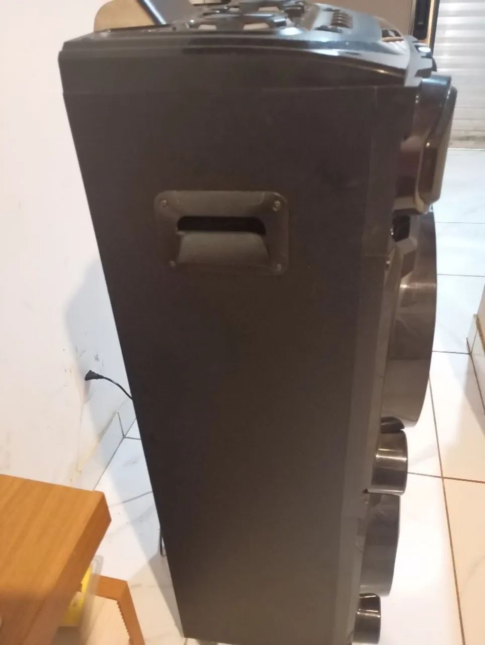 Vendo caixa de som torre philips 2000 e e uma escada de 8 degraus - Foto 4