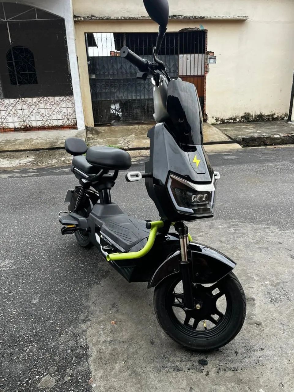 Scooter elétrica semi nova 