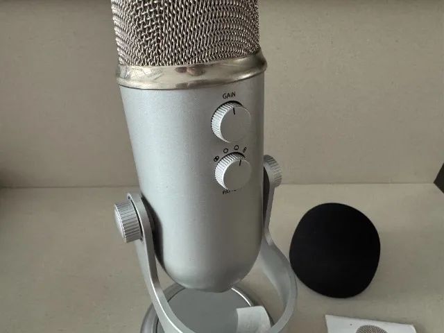 Microfone Condensador Usb Blue Yeti - Prata
