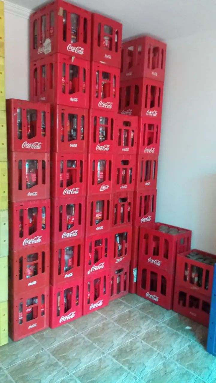 Caixa de Coca-Cola 2 litros completa 