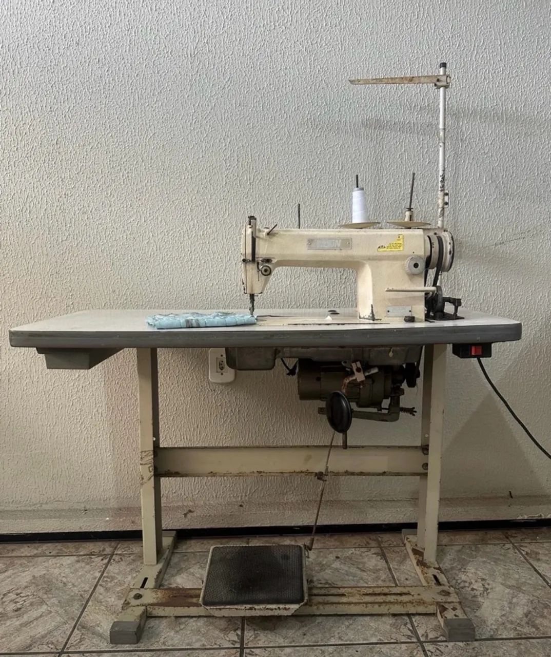 Máquina de costura Reta