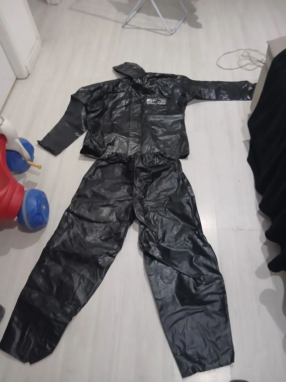 Vende-se capa de chuva nova 
