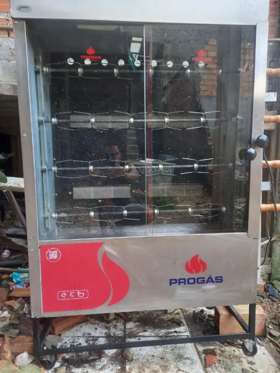 Vendo máquina a gás de assar frango ? 