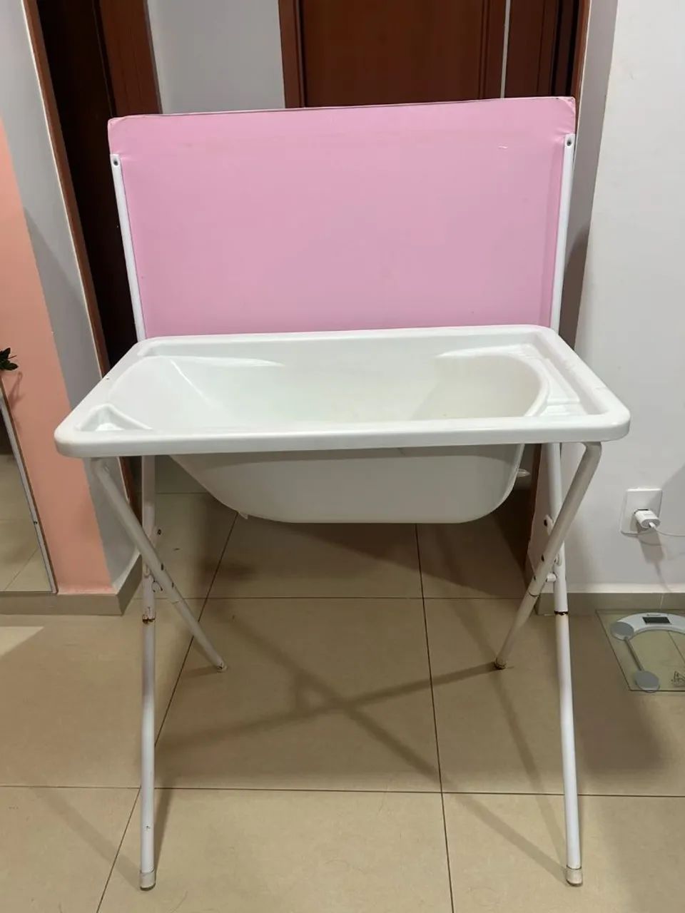 Vendo banheira com suporte e trocador - Foto 2