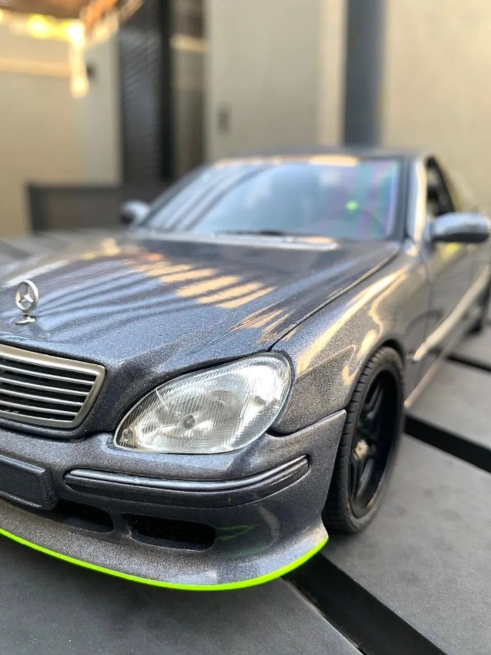 Miniatura 1:18 Mercedes-Benz S-Class 500 Customizada - Foto 2