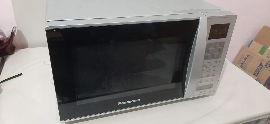 Microondas Panasonic 25L 110V - NN-ST364MRUN 