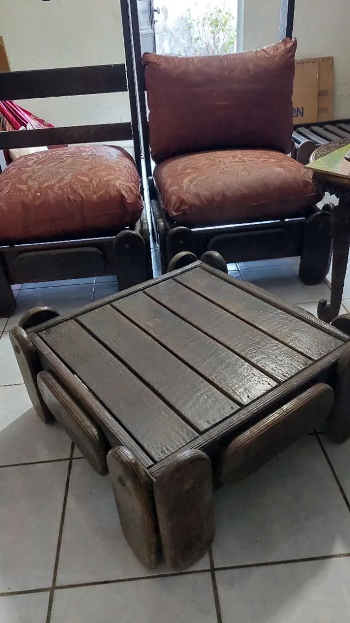 CONJ POLTRONAS EM MADEIRA MACIÇA  - Foto 2