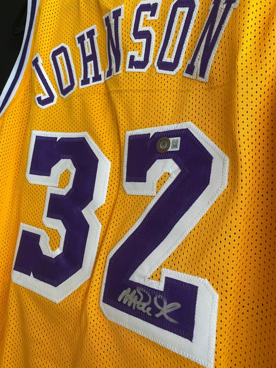 Jersey Magic Johnson autografada com certificado Beckett - Foto 2