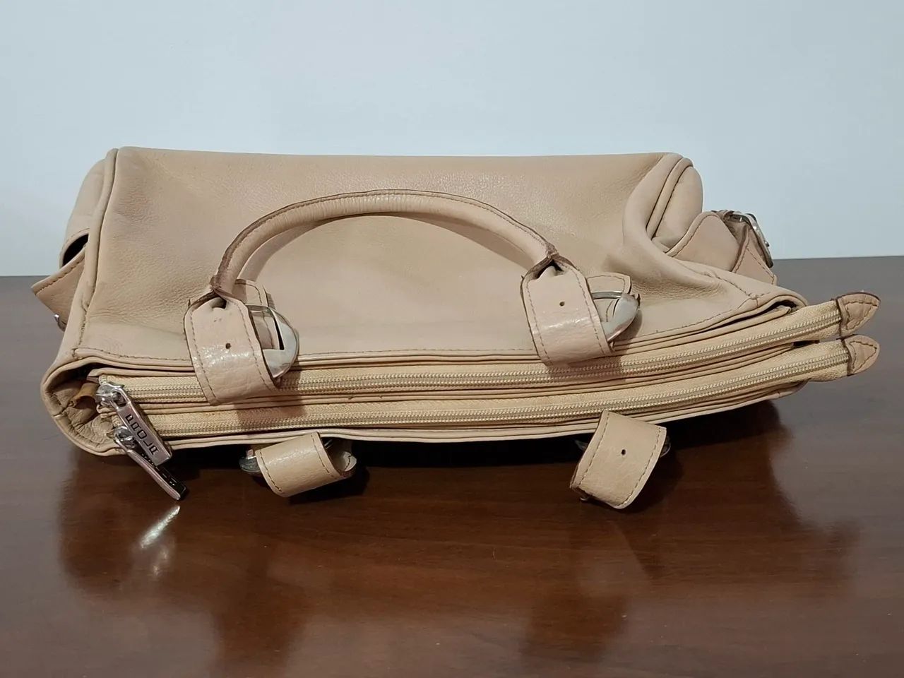 Bolsa de couro - bege - com fivelas prata - Foto 3