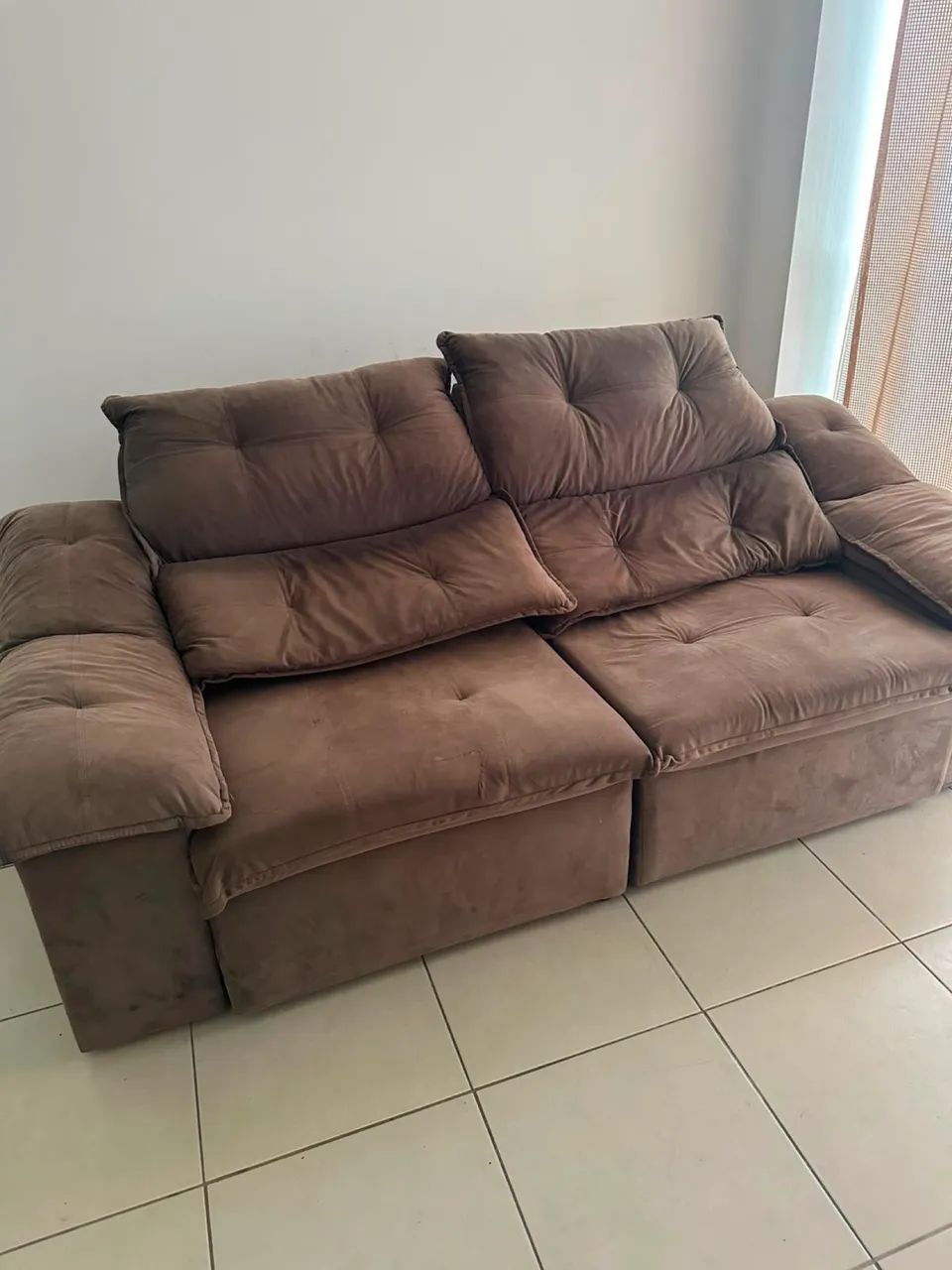 Sofá Retrátil 2 Lugares Suede Marrom  - Foto 2