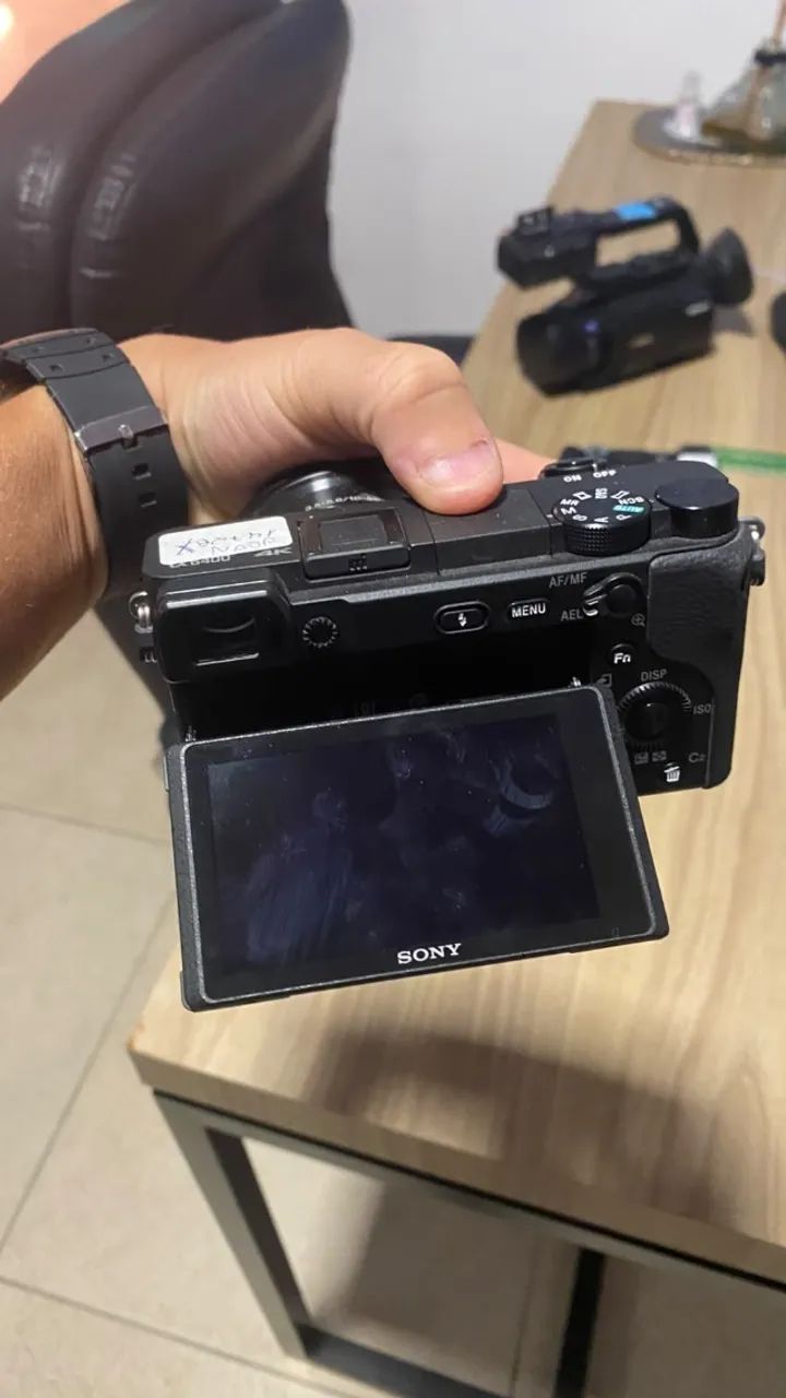 Camera Sony A6400 4K - Com defeito - Foto 2