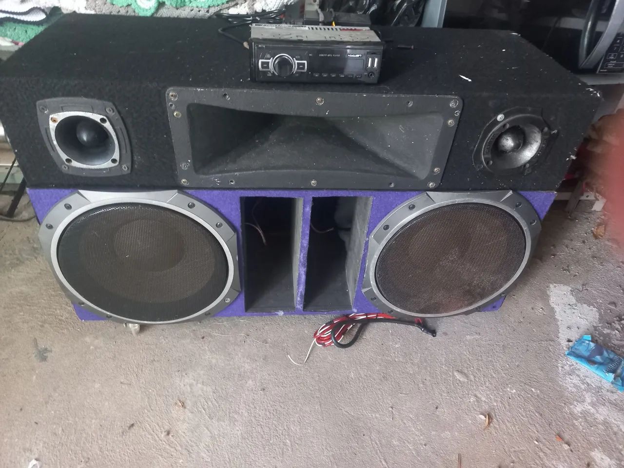 Caixa de som completa com modolo e radio