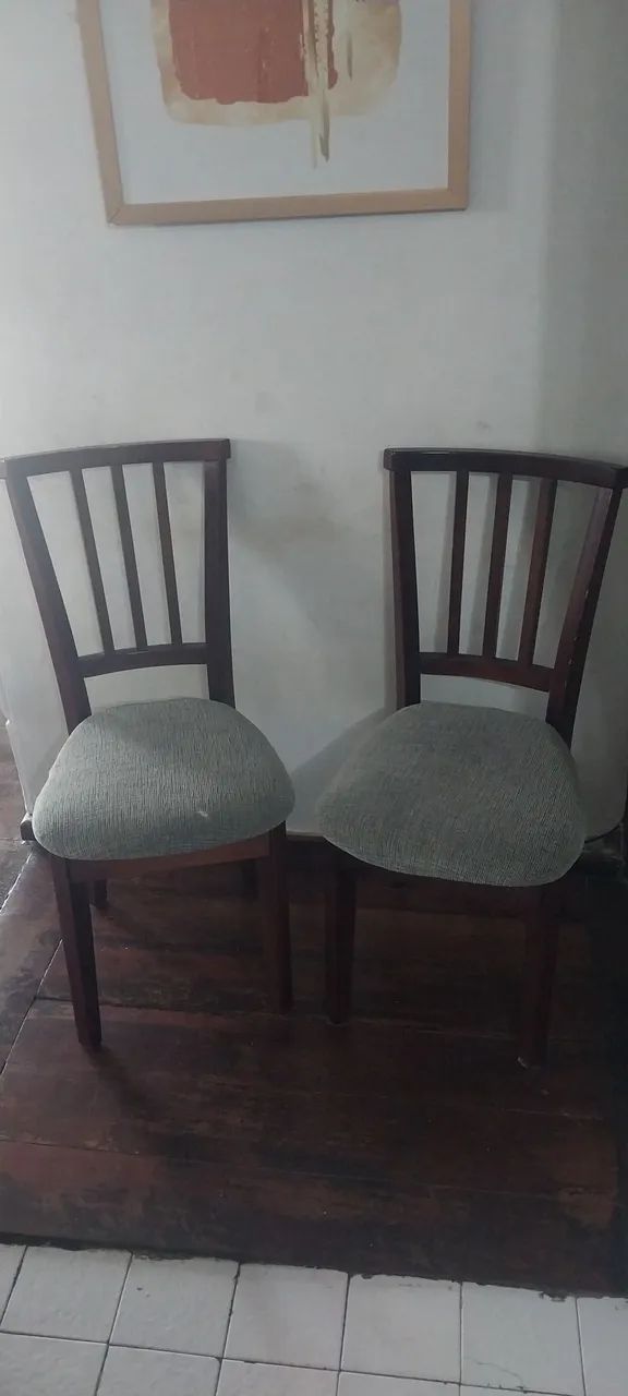 DUAS CADEIRAS RETRÔ DE MADEIRA