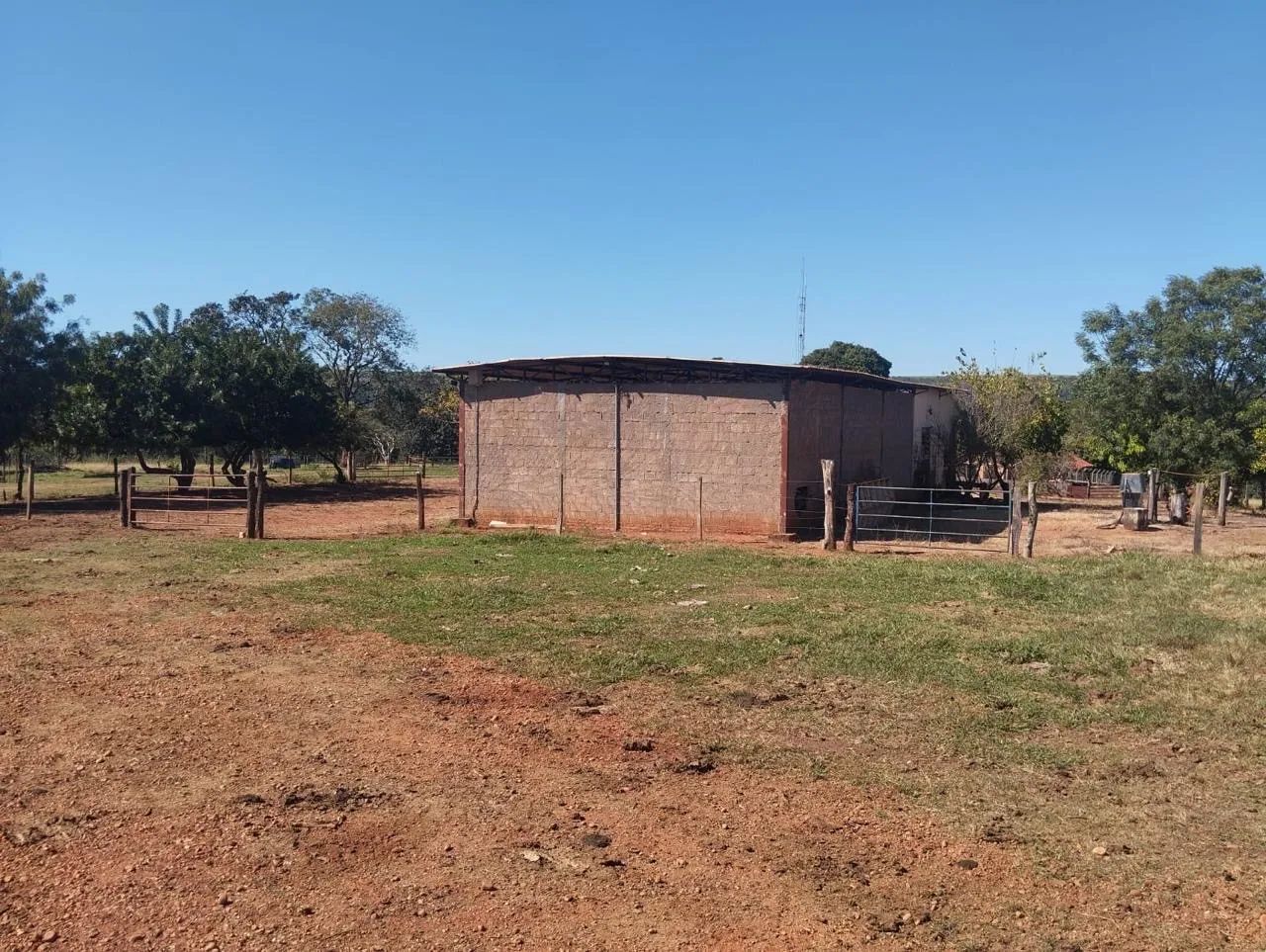 Fazenda dupla aptidão próximo campo florido  - Foto 3