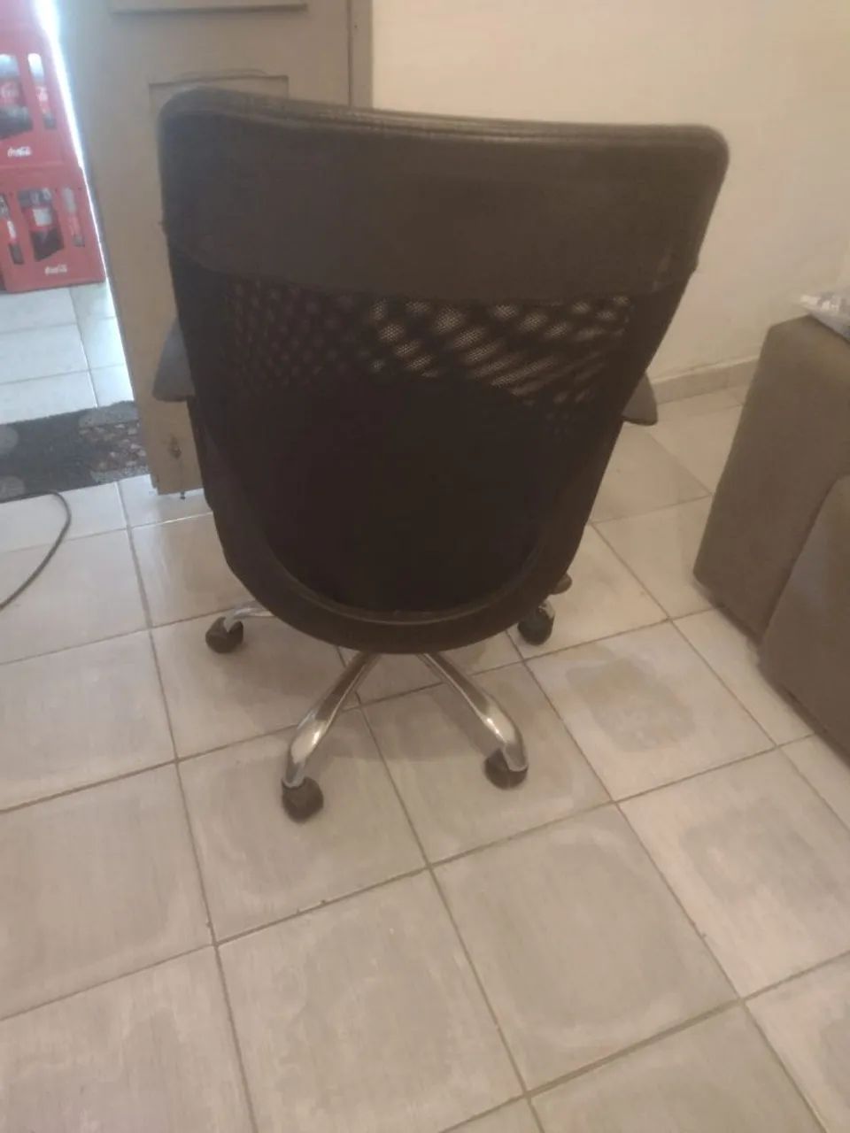 Cadeira escritório ótimo estado  - Foto 2