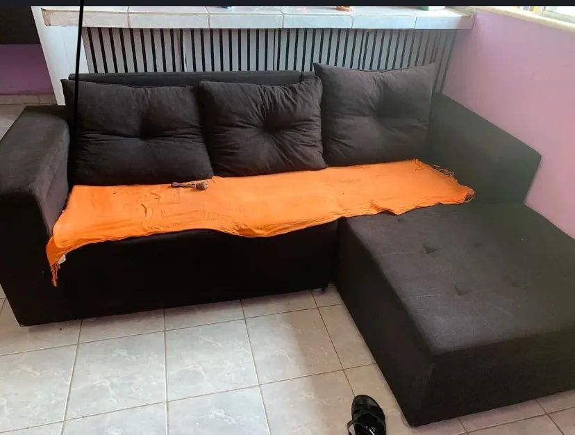 Sofá preto de 3 lugares  - Foto 3