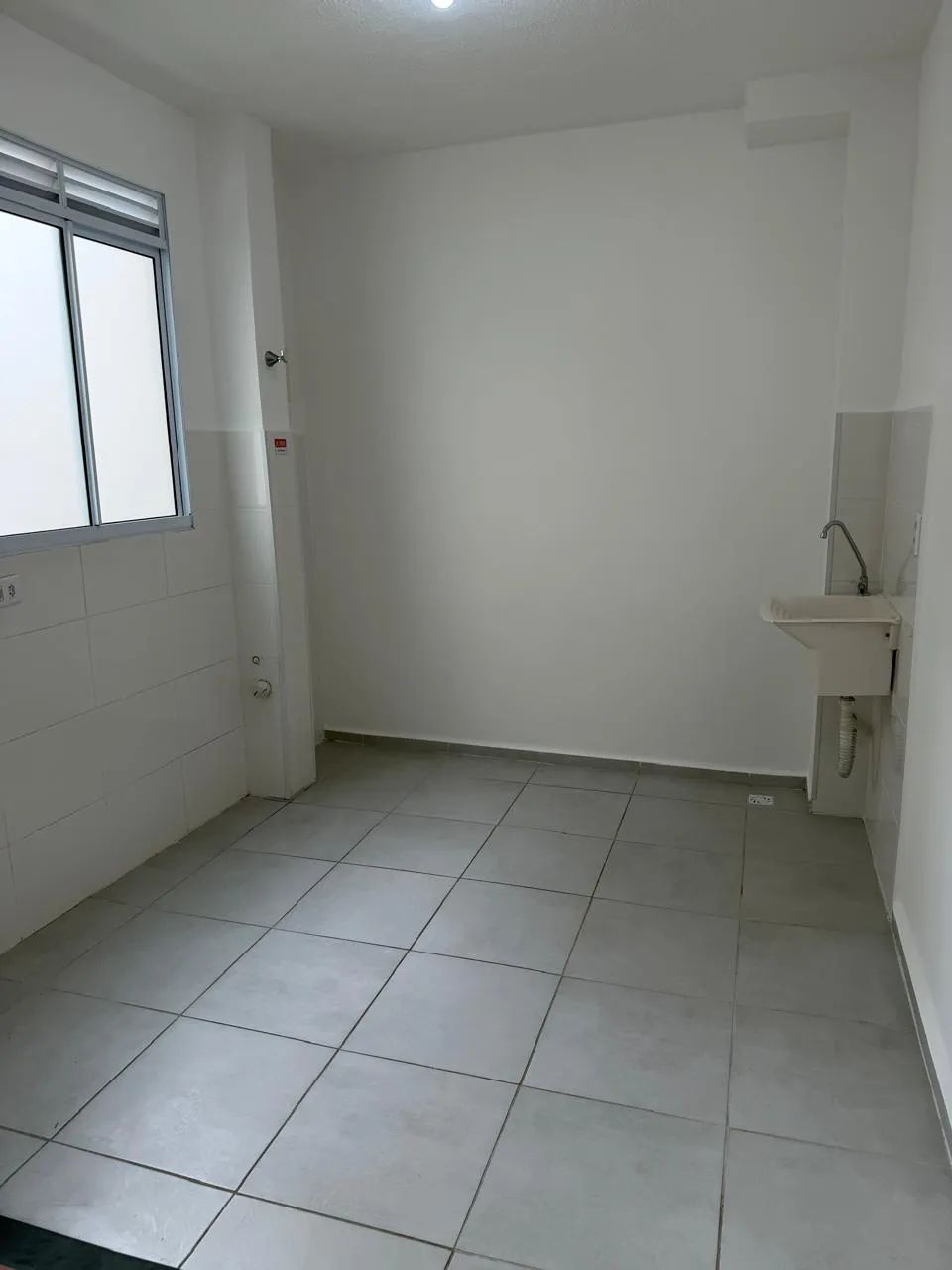 Apto 2 dormitórios, 1 bwc com box, sala, cozinha e área de serviço, sem elevador e com 1 v - Foto 5