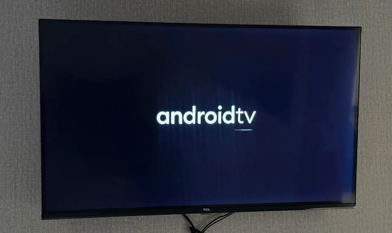 Televisão 32 polegadas TCL - impecável 