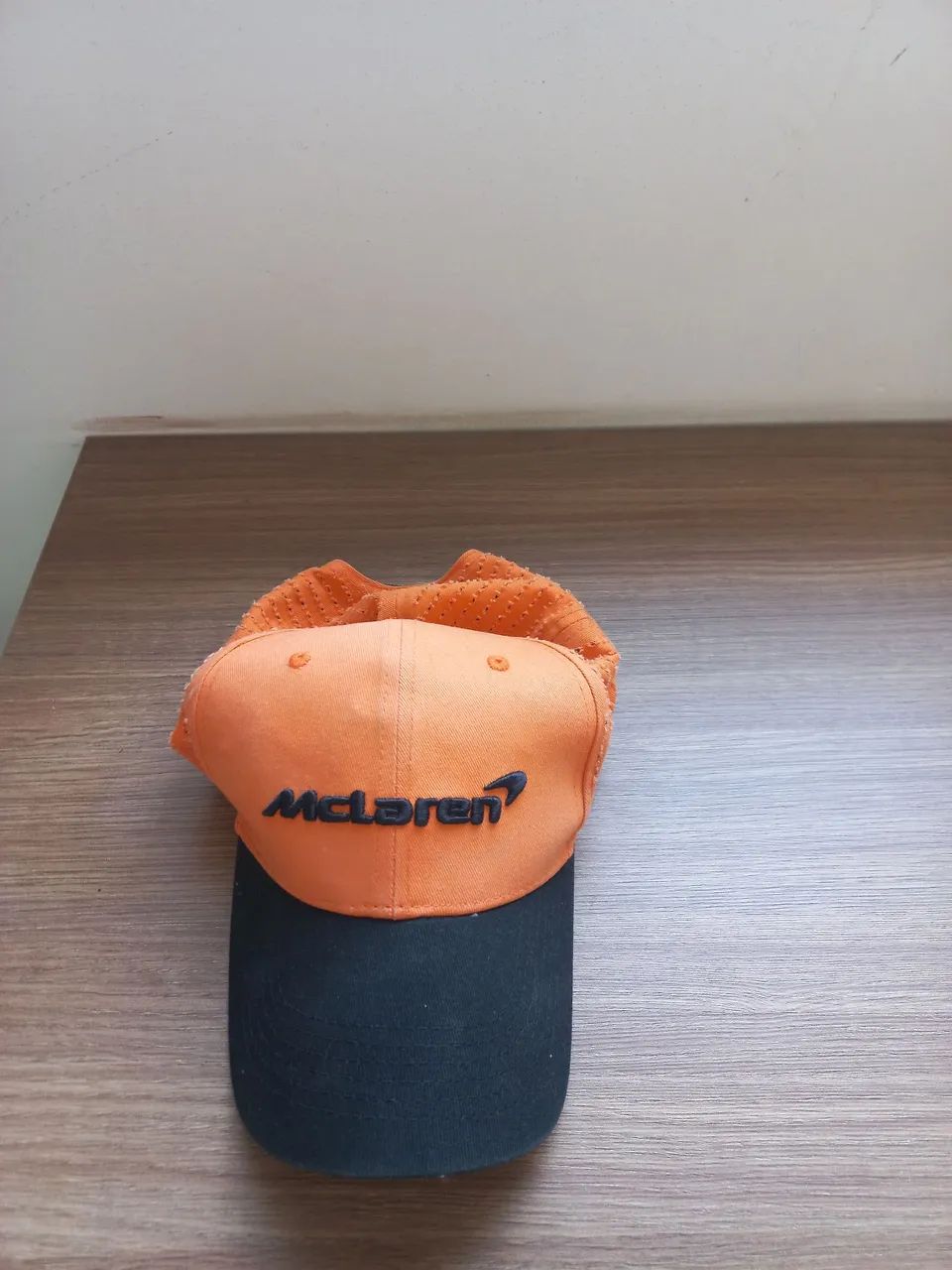 Boné Mclaren.