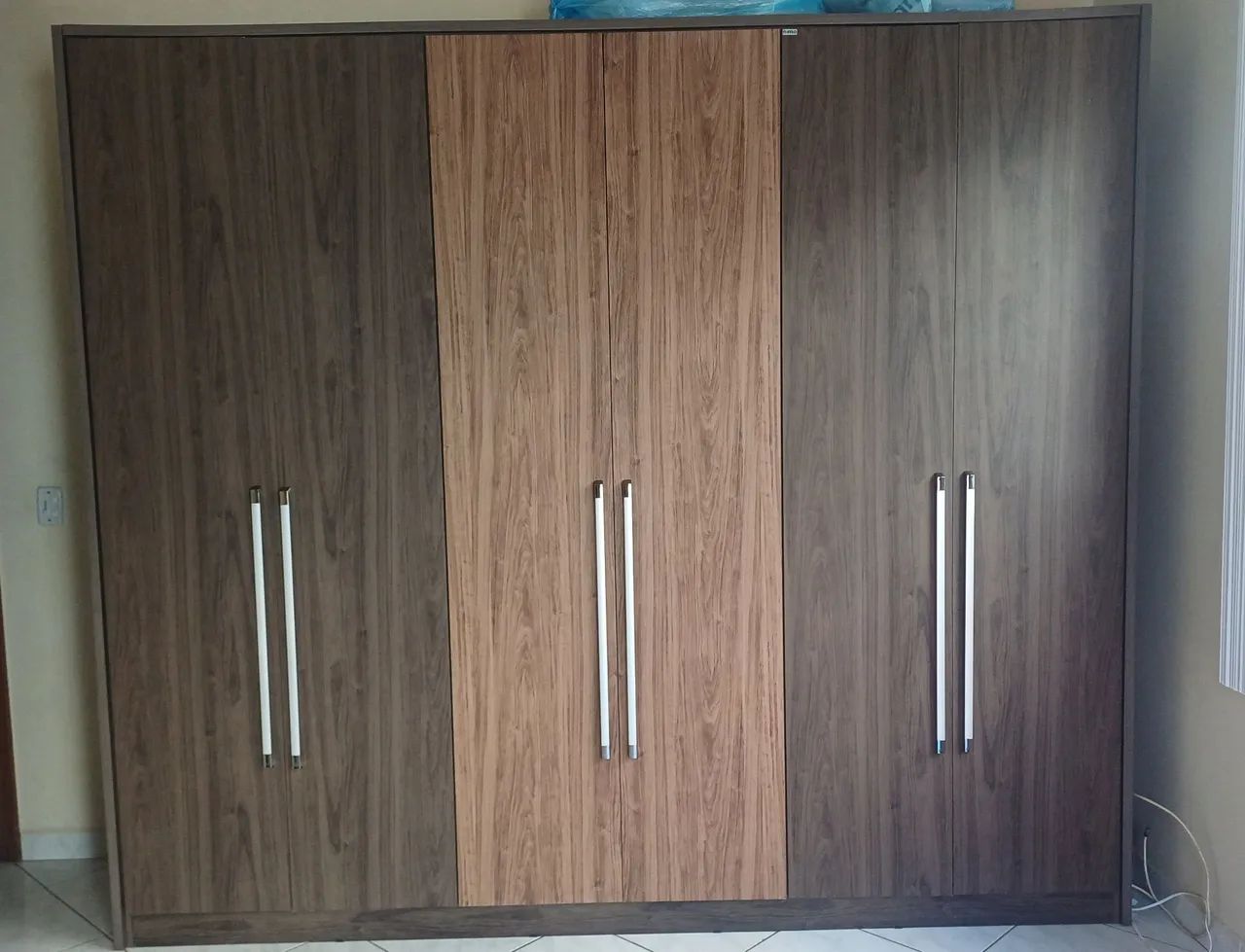 Guarda roupa 6 portas