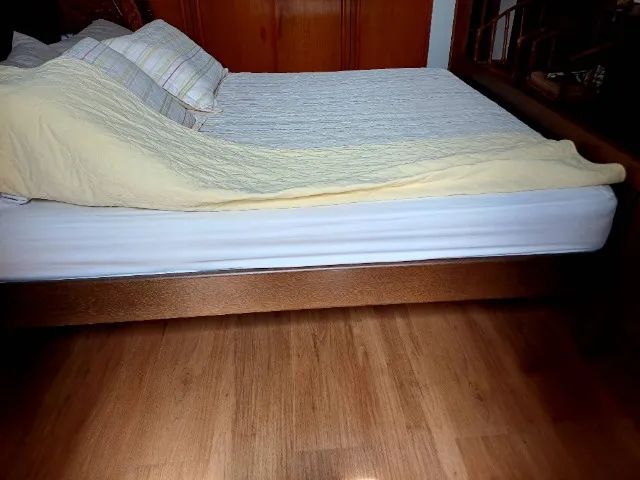 Cama madeira Queen  com colchão  - Foto 4