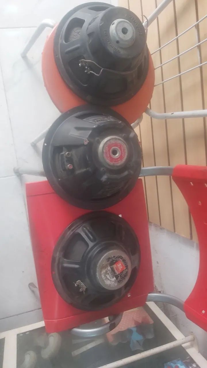 Vendo alto-falantes de 12 polegadas, 1 Pioneer 4x2 ohms 400w, 2 da JBL 4 ohms  - Foto 3