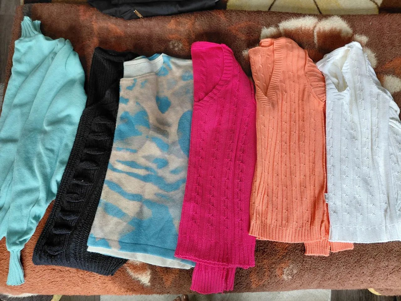 Lote com blusas de lã P/M 