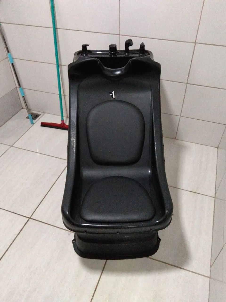 Lavatório novo já vem com a ducha ? e suporte de shampoo e condicionador - Foto 2