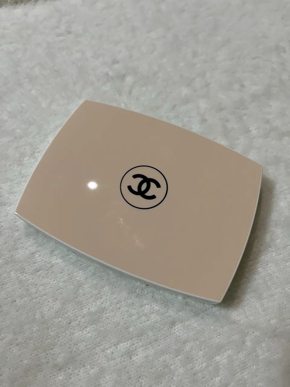 Base compacta iluminadora Chanel