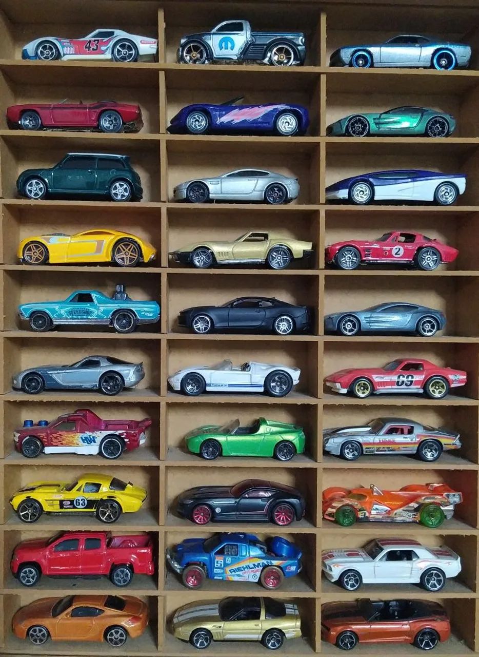 Miniaturas Carrinhos Hot Wheels e outras 17,00 cada - Hobbies e