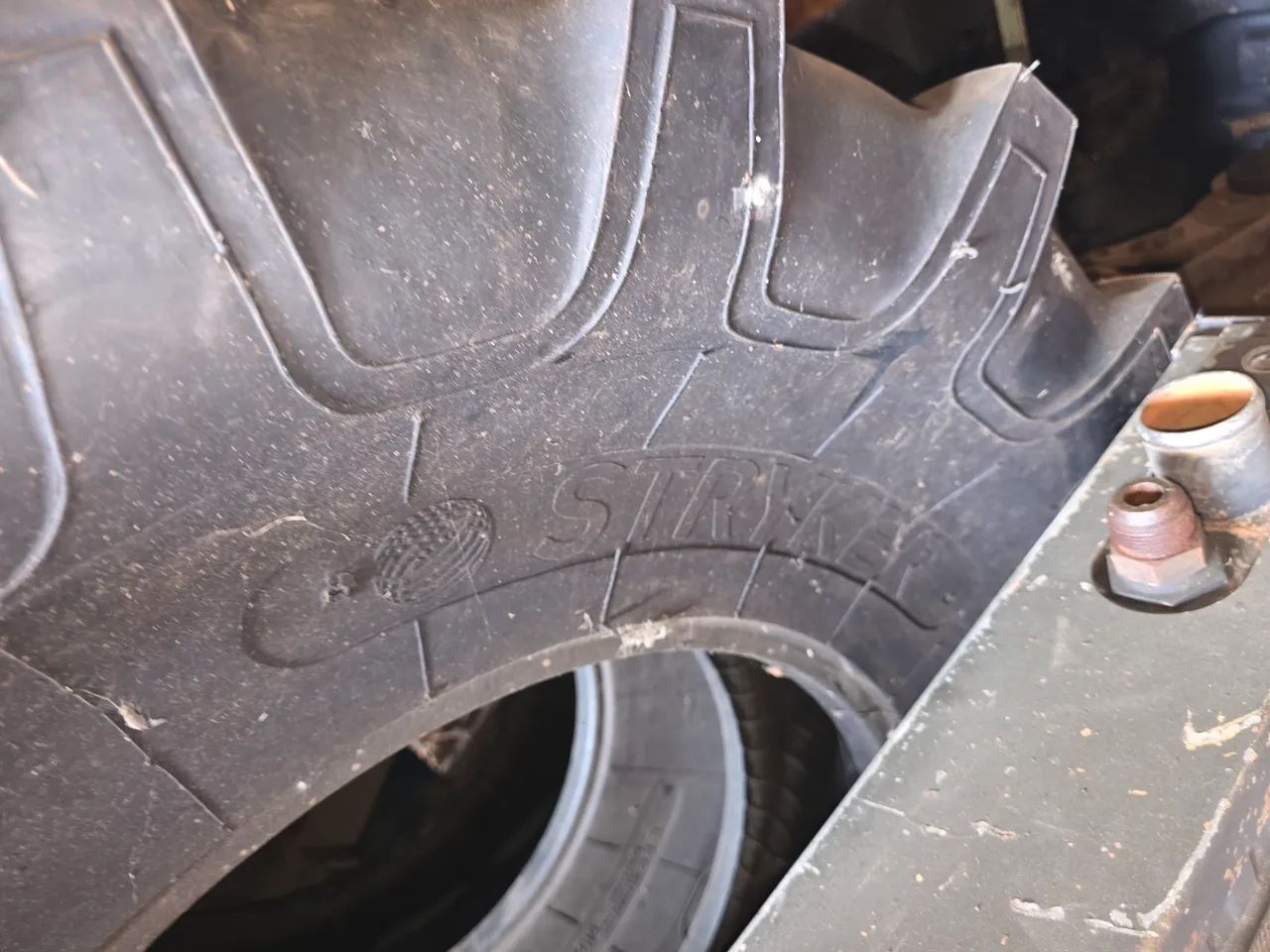 Par de pneus 16.9-24