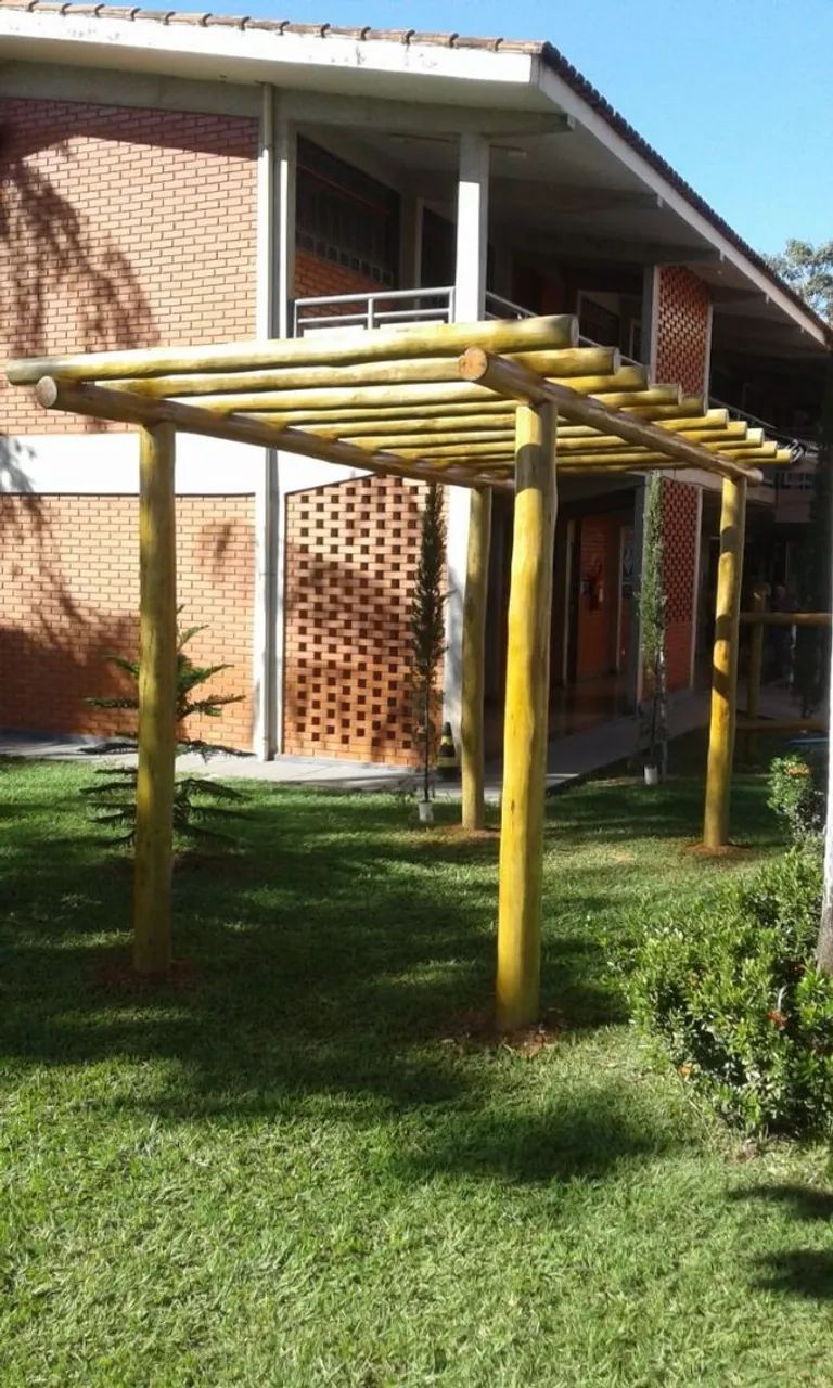 Pergolado cobertura de madeira 