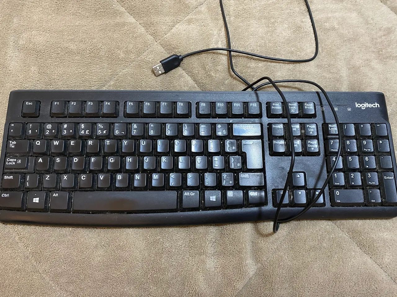 Teclado com fio USB Logitech K120 com Layout ABNT2
