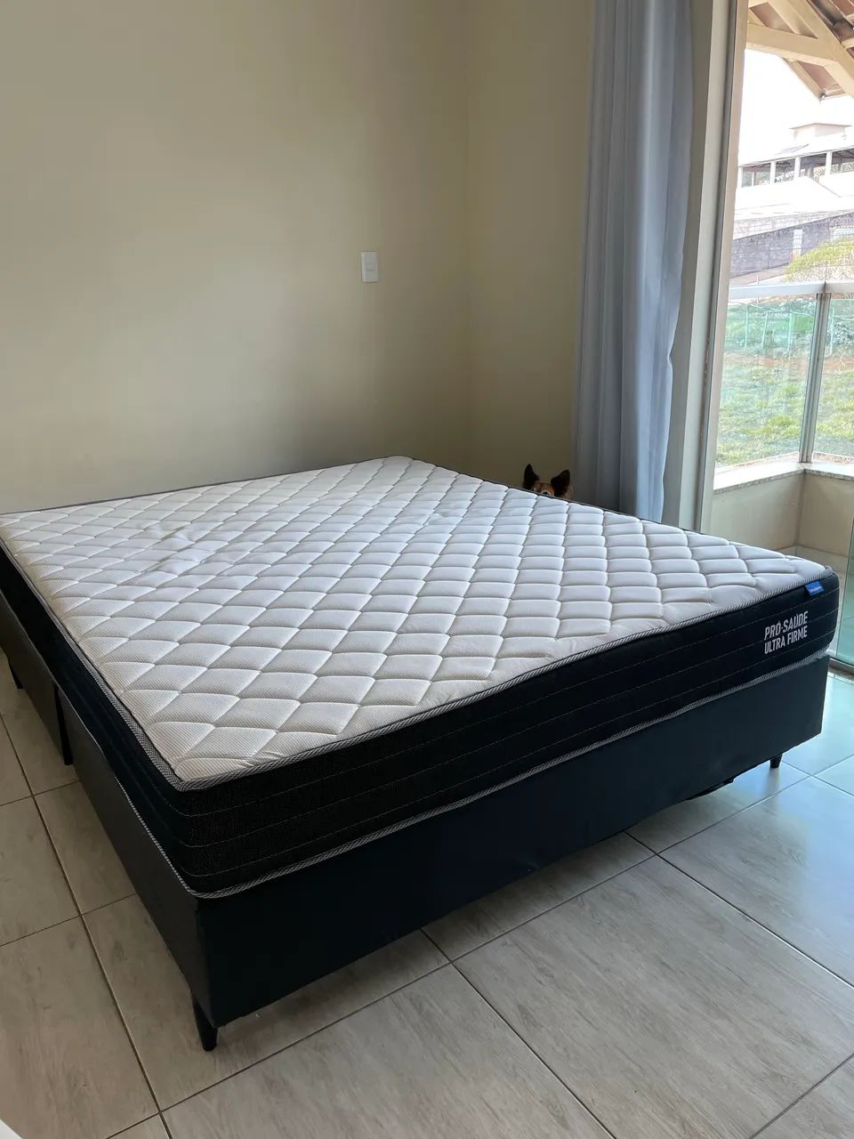Cama casal queen 