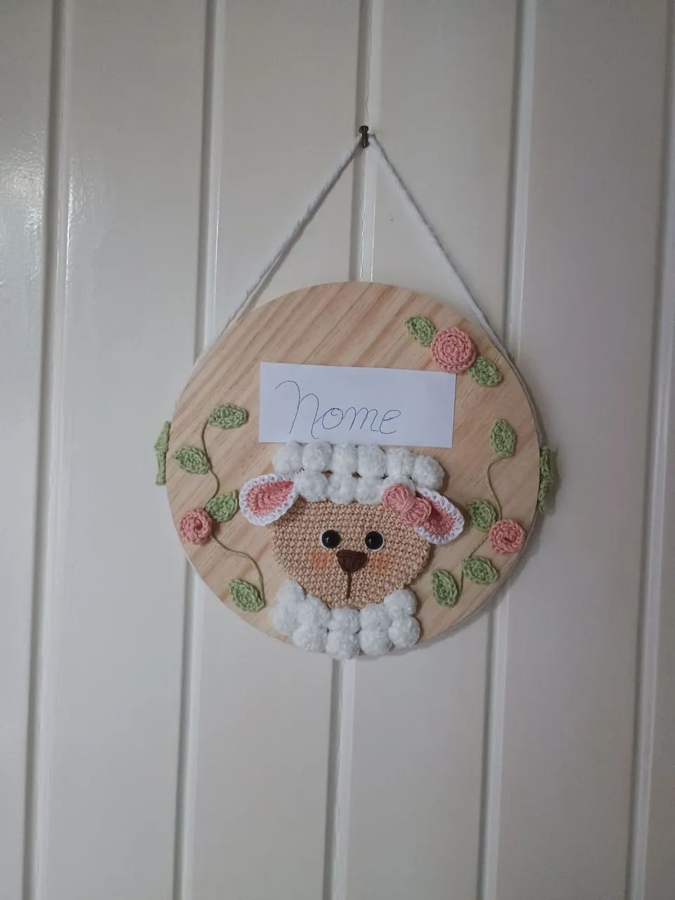 Porta maternidade de ovelhinha em amigurumi  - Foto 2