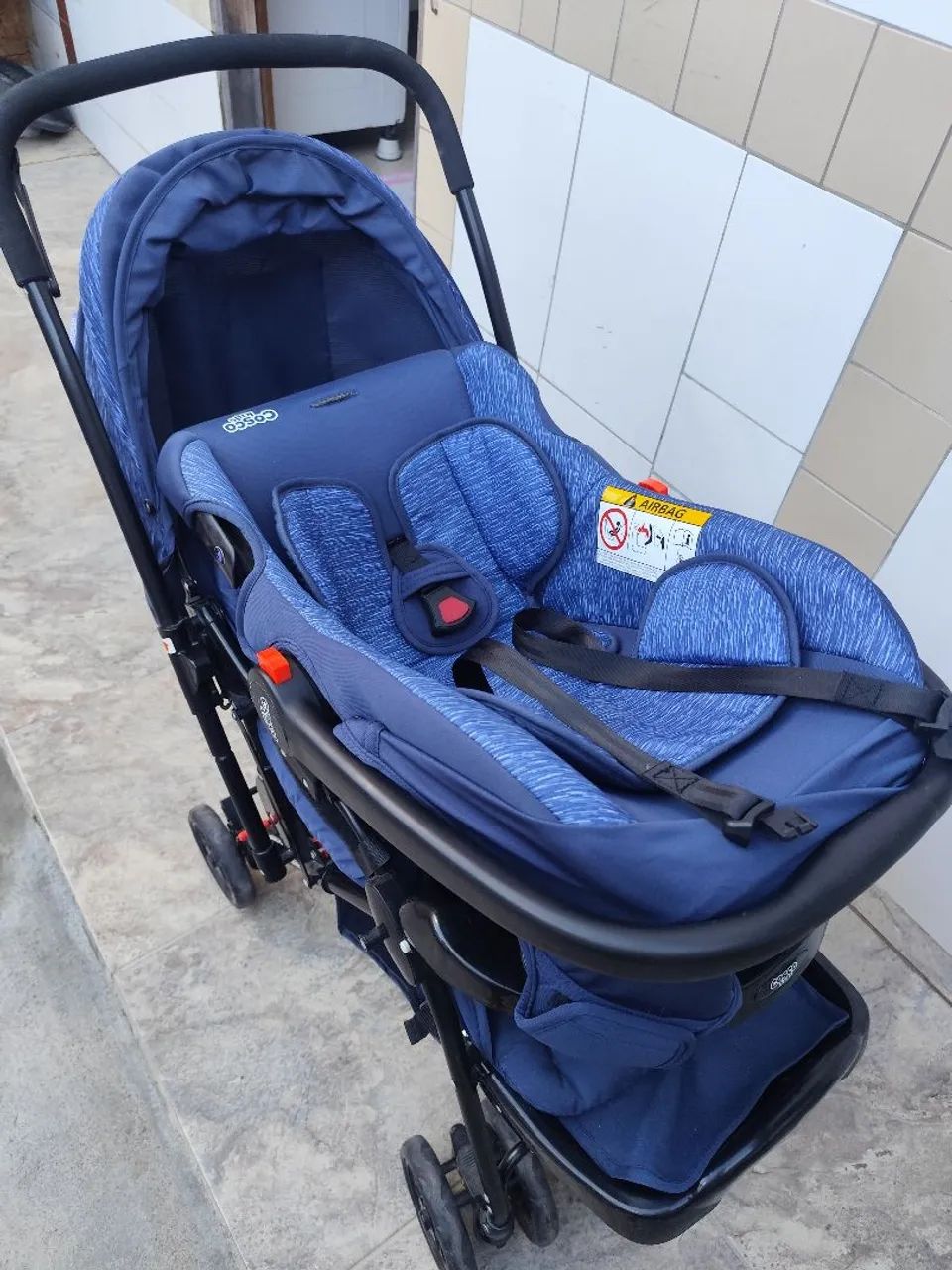 Carrinho de bebê com Bebê conforto  - Foto 3