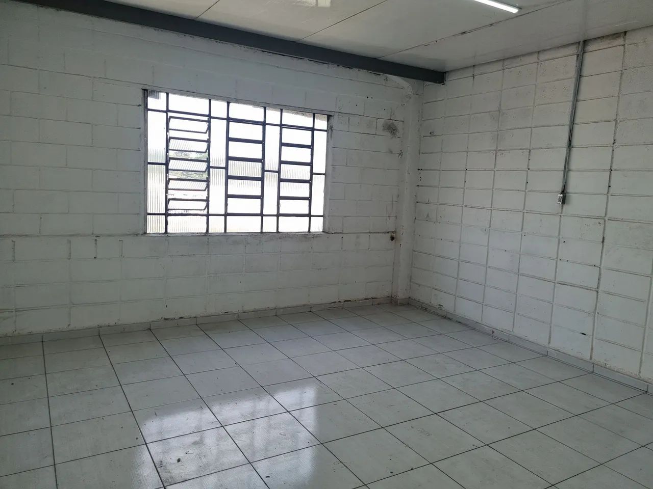 ALUGA-SE ÓTIMO GALPÃO CENTRO POÁ SP-430M² - Foto 5