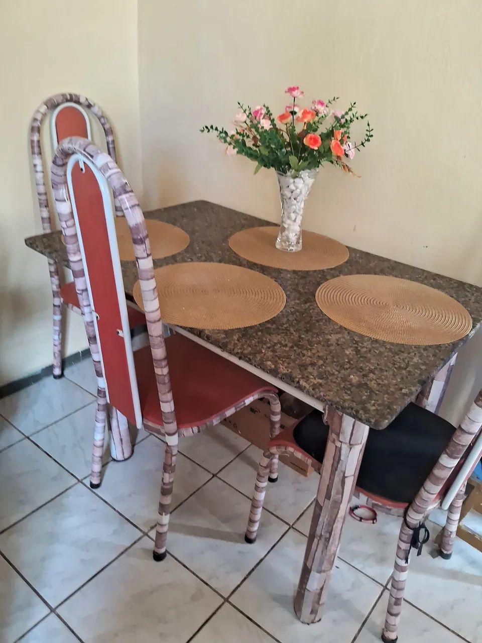 Mesa 4 cadeiras