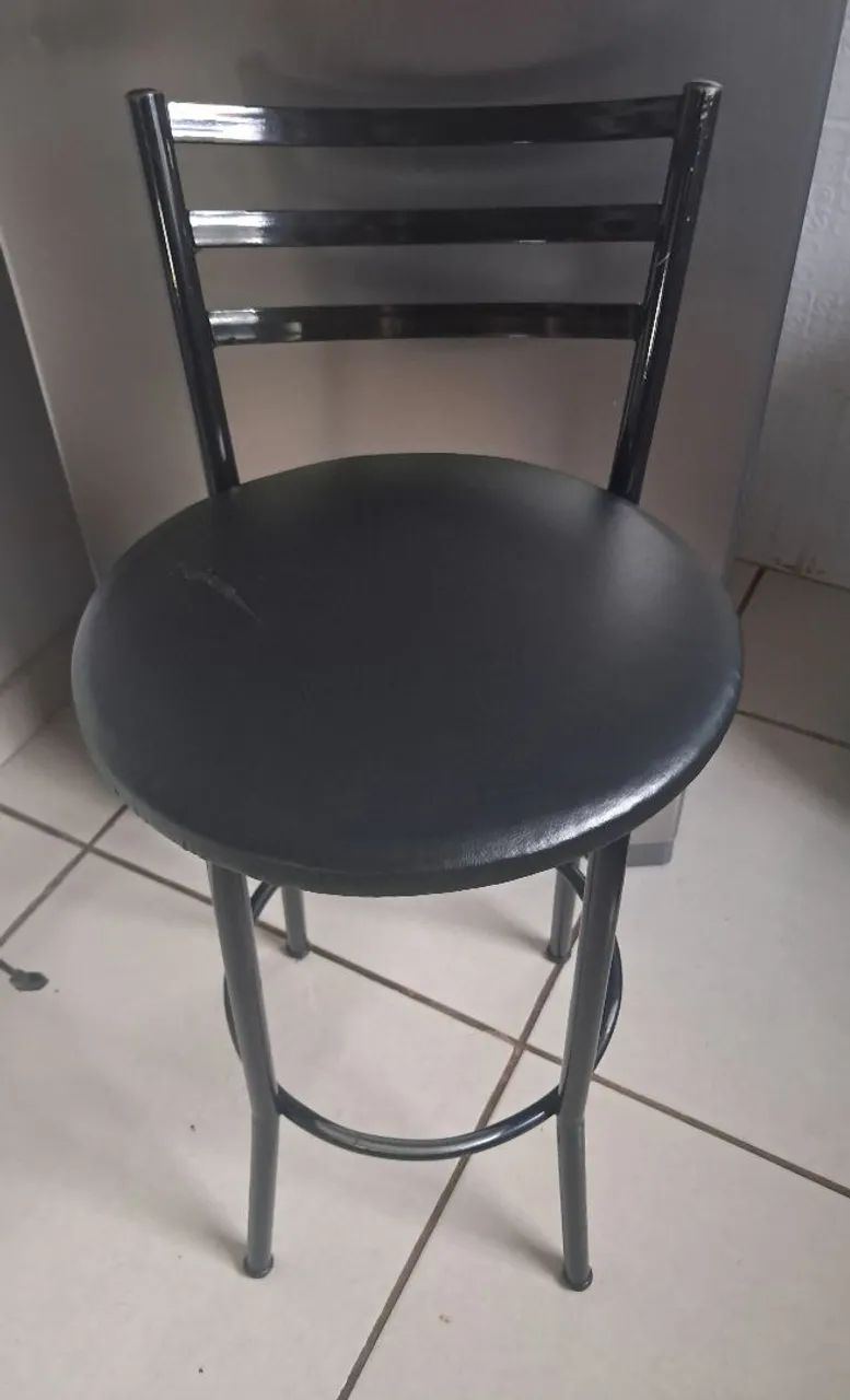 Banqueta alta reforçada comprada em loja física 
