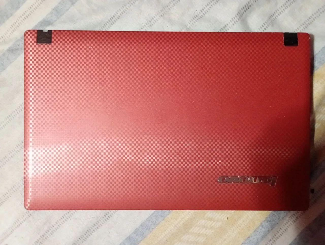Netbook Lenovo funcionando mas com tela quebrada