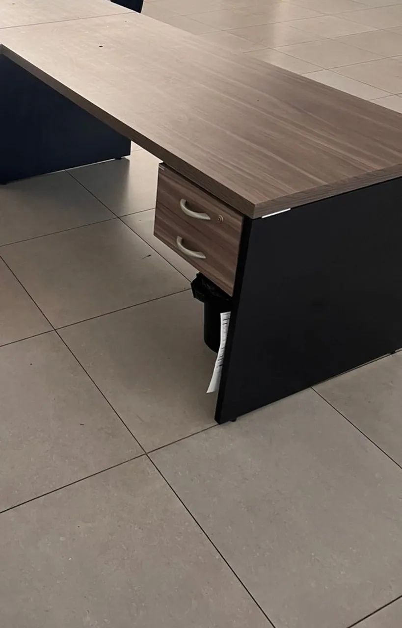 Mesa escritório com gavetas - 180x80 - Foto 2
