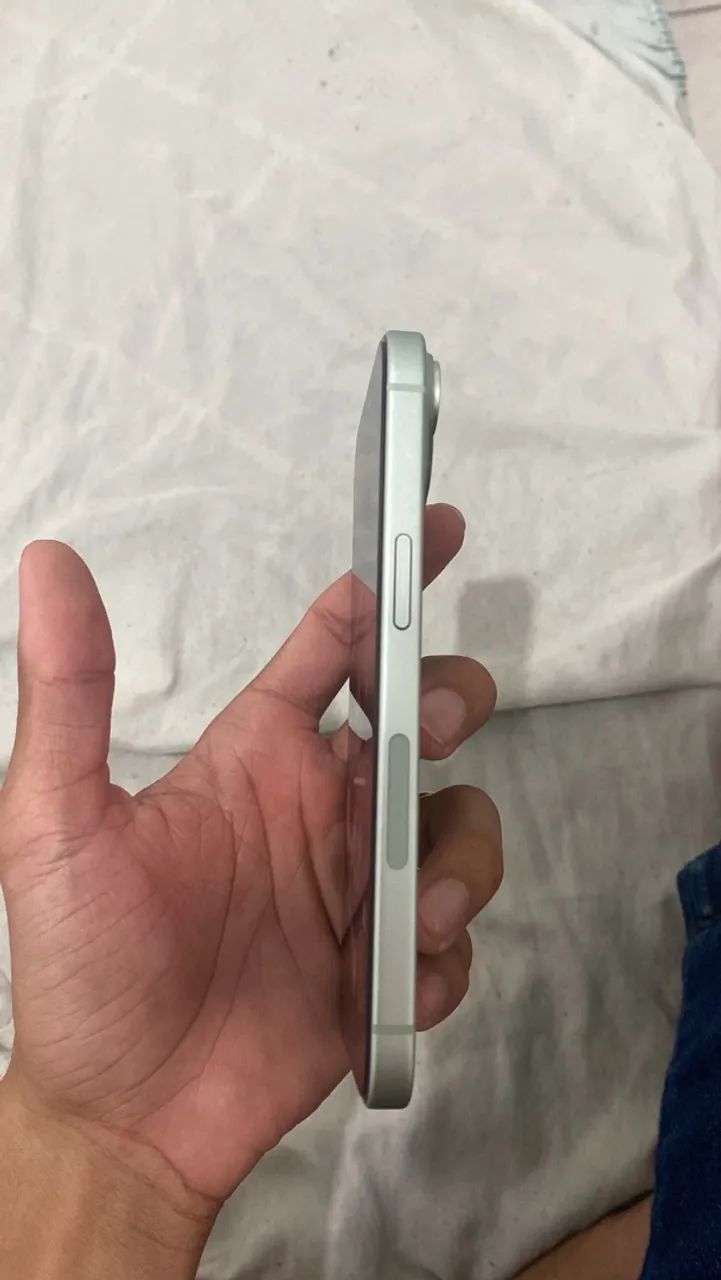 iPhone 15 Todo original - 128 GB / Verde - Foto 4