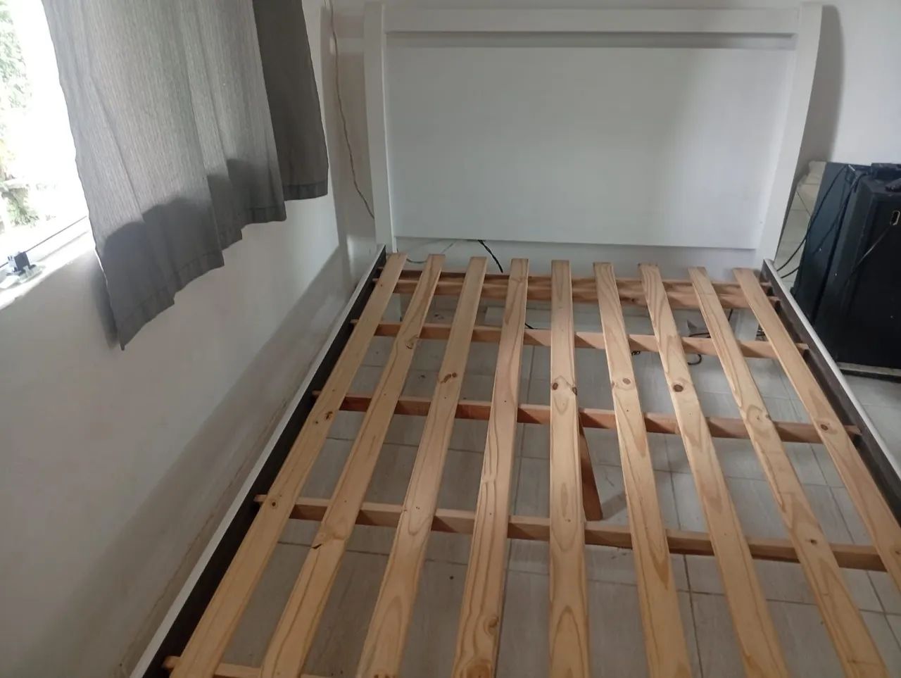 Cama de casal Branca madeira sem colchão  - Foto 5