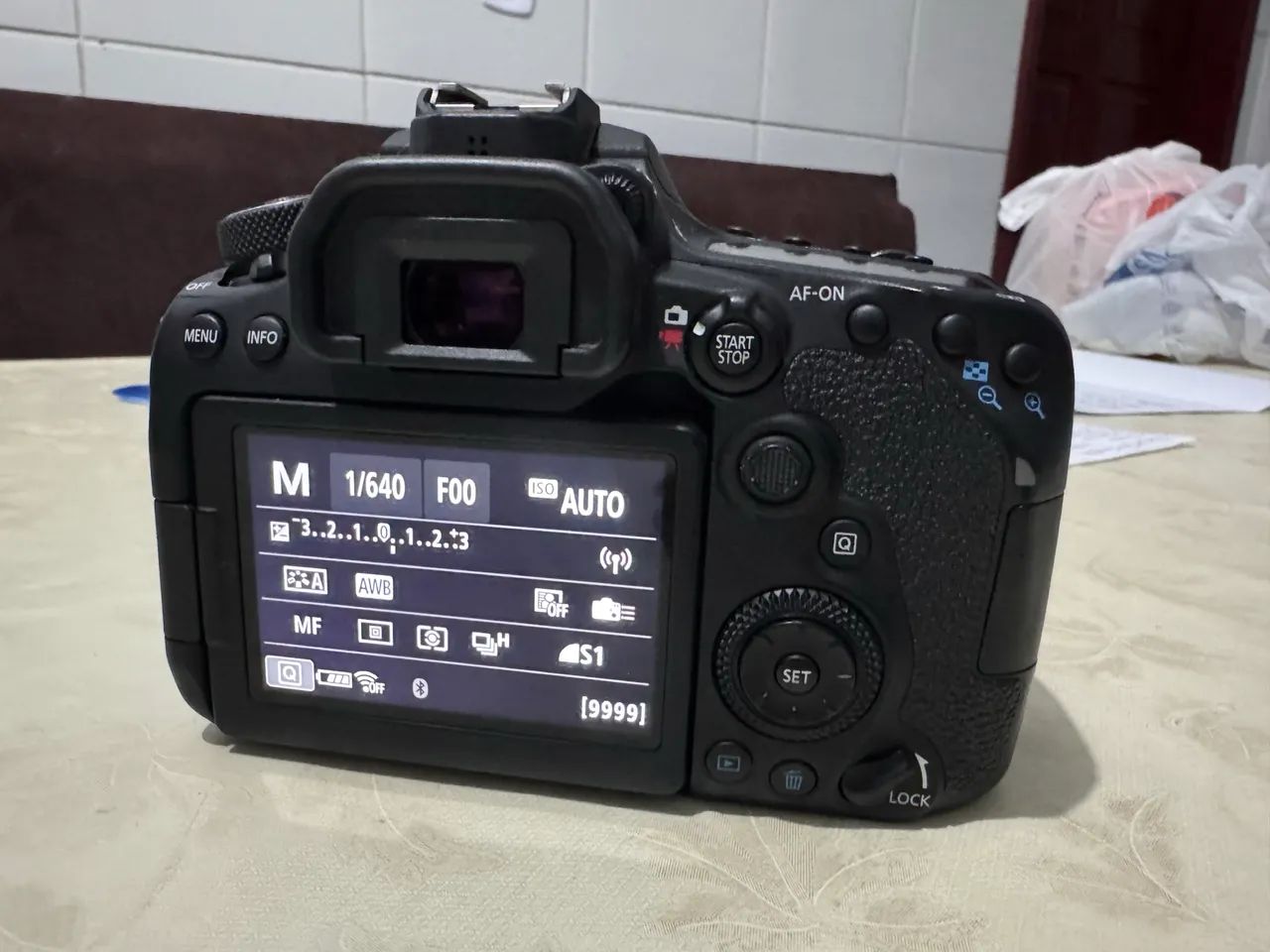 Canon EOS 90D65606296924674120