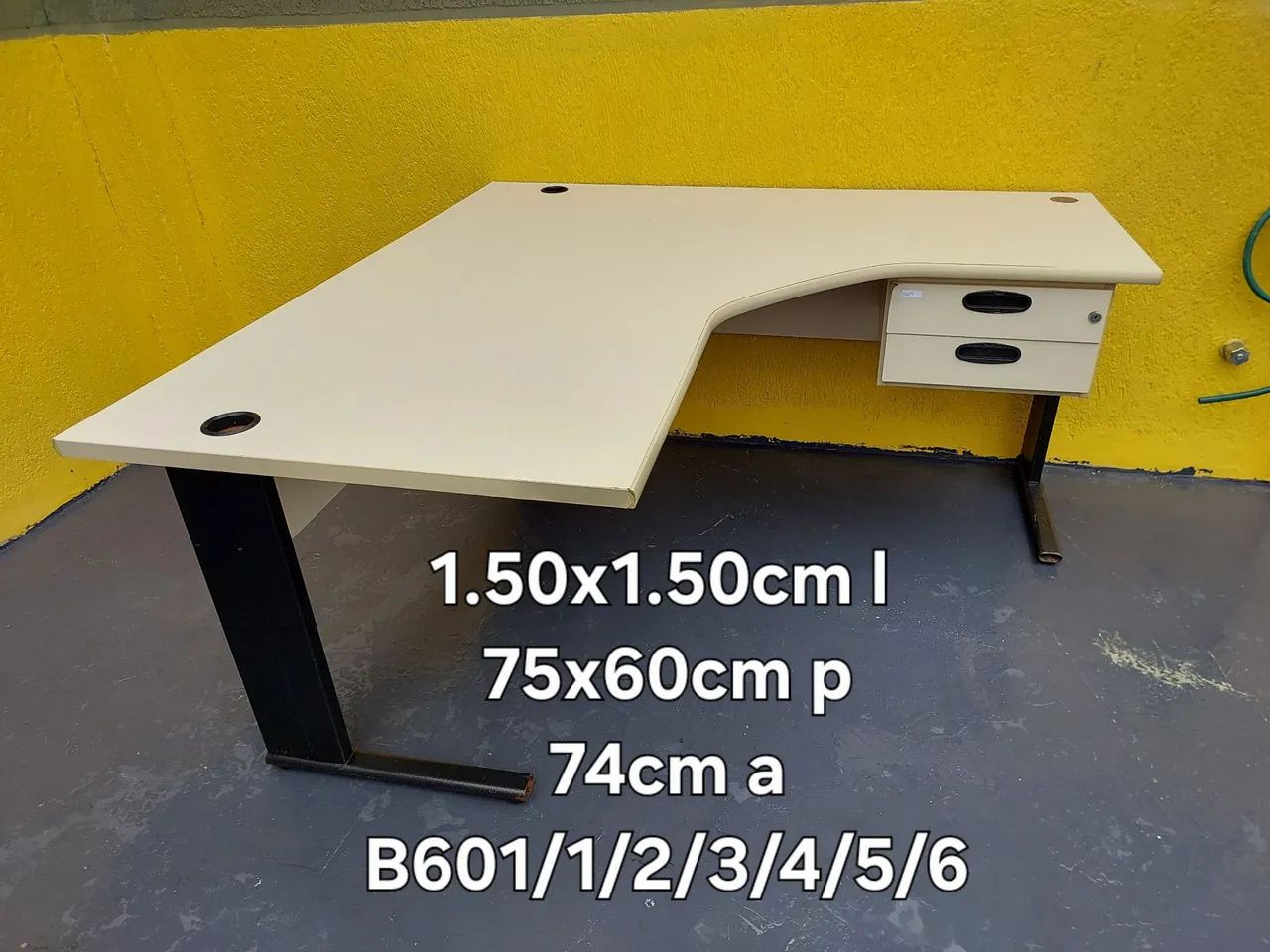 Mesa escritório em L com gavetas  - Foto 5